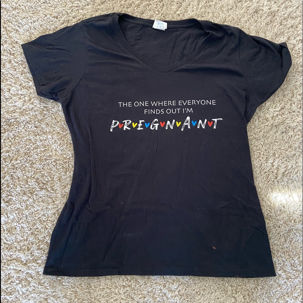 Women’s “Friends” Style Pregnancy Reveal V Neck Shirt Sz L